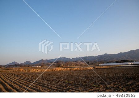 群馬県甘楽町 西原西付近 夕景 山並み 田園風景 群馬県甘楽町 西原西付近 夕景 山並み 田園風景 49330965
