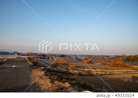 群馬県甘楽町 西原西付近 夕景 山並み 田園風景 群馬県甘楽町 西原西付近 夕景 山並み 田園風景 49331024