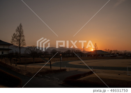 群馬県甘楽町 西原西付近 夕景 山並み ふれあいの丘 群馬県甘楽町 西原西付近 夕景 山並み ふれあいの丘 49331750