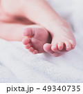 Newborn baby on a white blanket - tiny baby feet closeup 49340735