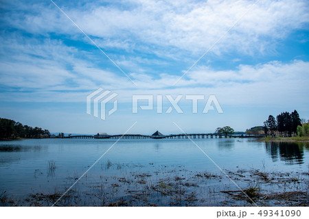 青森県　津軽　鶴の舞橋　日本一の木造三連太鼓橋 49341090