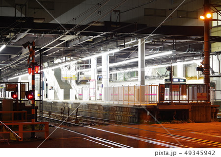夜の東府中駅の踏切 夜の東府中駅の踏切 49345942