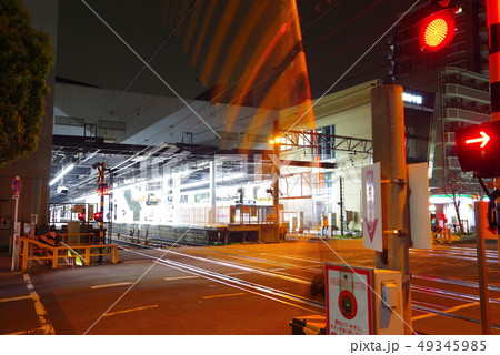 夜の東府中駅の踏切 夜の東府中駅の踏切 49345985