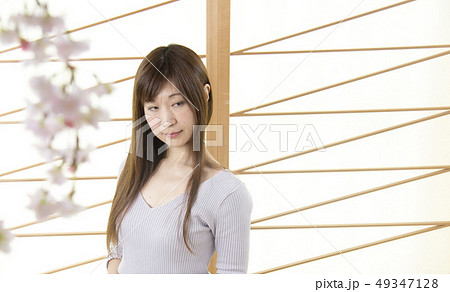 麗しき撫子淑女の舞い 30代 後半 日本人 女性 長髪 茶髪 ストレート 美人 かわいい 知的の写真素材 麗しき撫子淑女の舞い 30代 後半 日本人 女性 長髪 茶髪 ストレート 美人 かわいい 知的の写真素材