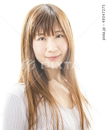 麗しき撫子淑女の舞い ３０代 後半 日本人 女性 長髪 茶髪 ストレート 美人 かわいい 知的 可憐の写真素材