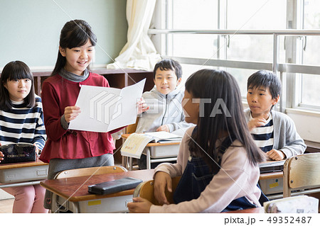小学生　作文　発表　読む 49352487