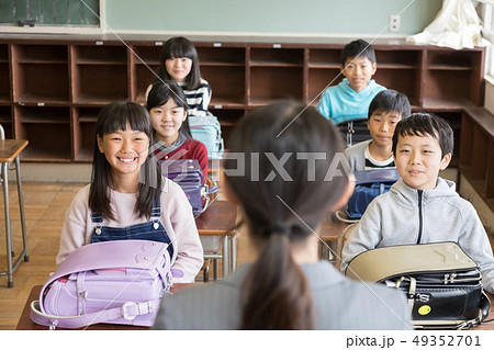 小学生　ホームルーム 49352701