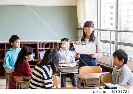 小学生　作文　発表　読む 49352729
