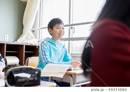 小学生 49353060