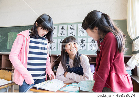 小学生　休み時間 49353074
