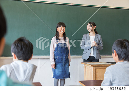 小学生イメージ 日直 転校生 学級委員 発表 小学生イメージ 日直 転校生 学級委員 発表 49353086