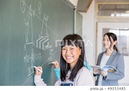 小学生　授業 49353485