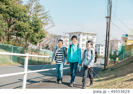 小学生　登校　下校 49353629