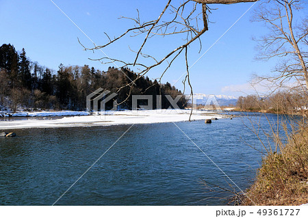 雫石川園地から望む冬の雫石川 49361727