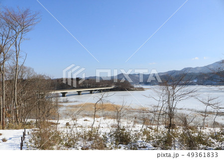 御所湖広域公園・野菊公園の展望台からの眺め、御所湖と元御所橋 49361833