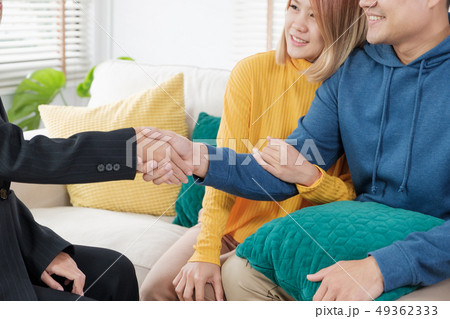 asian couple buying new house handshake with realt asian couple buying new house handshake with realt 49362333