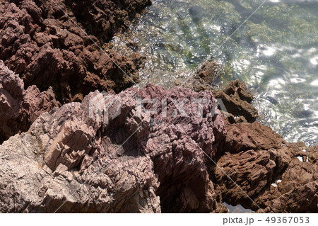 仙酔島の赤い柱状節理、鞆の浦, 福山市、広島県 49367053