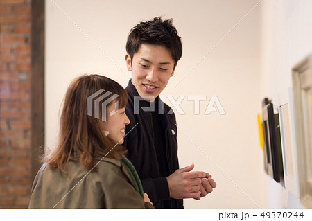 ギャラリー　展覧会　夫婦 49370244