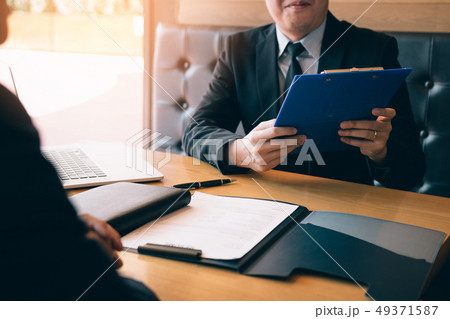 Job interviewers are viewing the resume data of 49371587