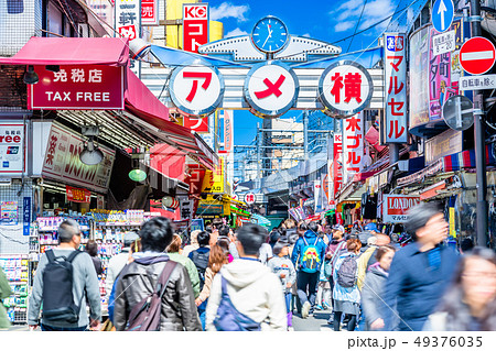 東京　アメ横　入り口前風景（御徒町側） 49376035