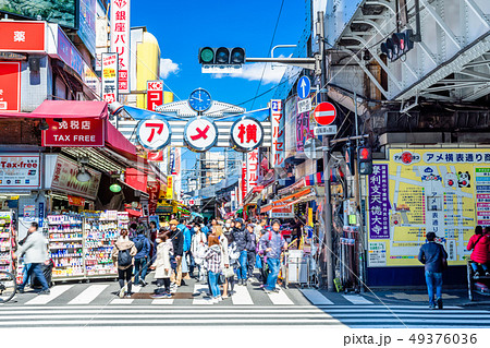 東京　アメ横　入り口前風景（御徒町側） 49376036