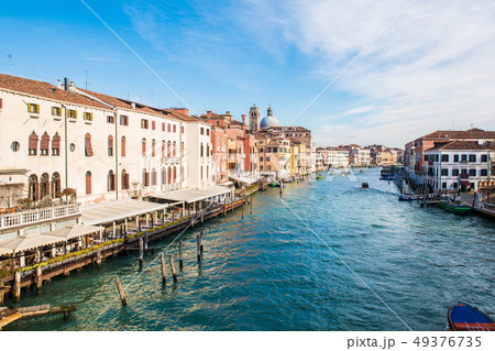 ヴェネツィア サンタ・ルチア駅前 スカルツィ橋より臨むカナル・グランデ ヴェネツィア サンタ・ルチア駅前 スカルツィ橋より臨むカナル・グランデ 49376735