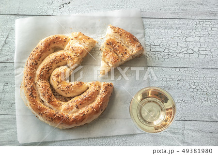 Spiral phyllo pie with feta 49381980