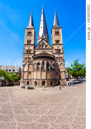 Bonn Minster cathedral in Bonn, Germany Bonn Minster cathedral in Bonn, Germany 49383902