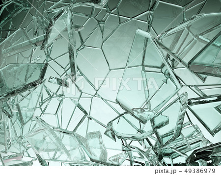 Pieces of transparent glass broken or cracked 49386979