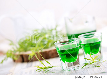 estragon drink shot 49387710