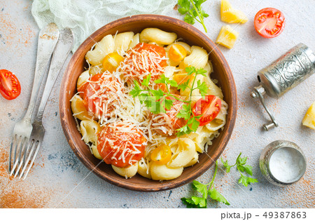 pasta with meatballs 49387863