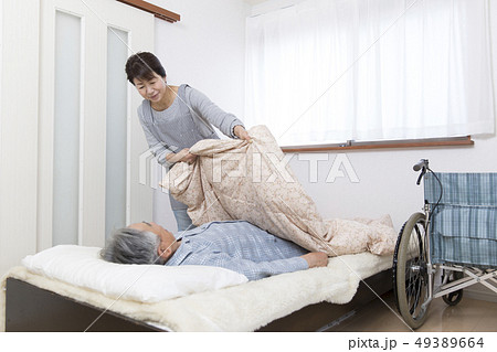 介護　ベッドサイドケア 49389664
