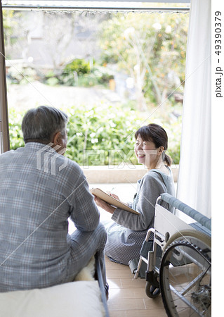 在宅介護 在宅介護 49390379
