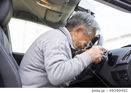シニアドライバー 49390492