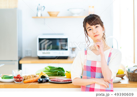 主婦（キッチン） 49390609