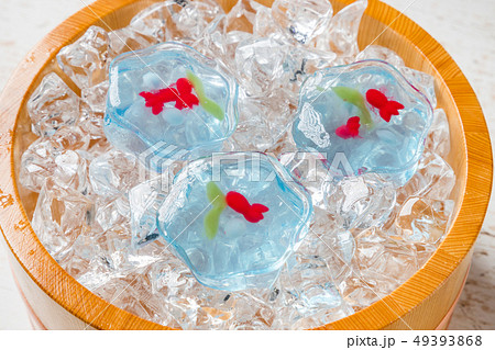 冷たいゼリー　Japanese jelly sweets 49393868