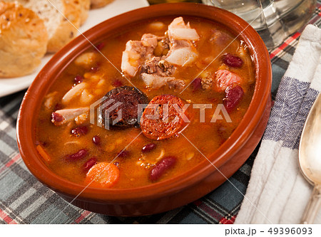 Fabada asturiana – beans stewed with chorizo 49396093