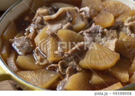 大根と豚肉の煮物 49399008