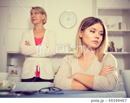 daughter quarreled with her mom 49399467