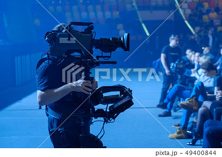 Steadicam man working at the pavilion 49400844