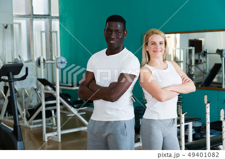 Couple posing at gym 49401082