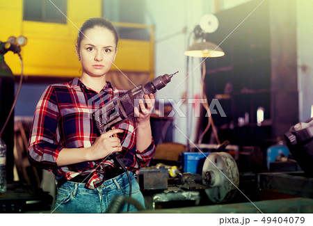 girl with drill in workshop 49404079