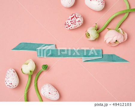 Easter background with eggs and flowers Easter background with eggs and flowers 49412103