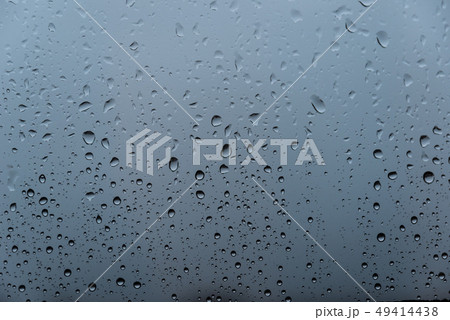 窓　雨雫 49414438
