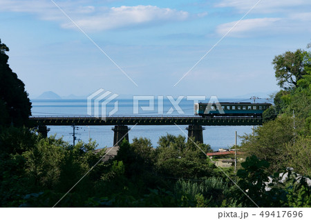 予讃線 海の見える橋梁を渡る列車 49417696