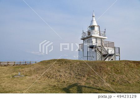 早春の北海道江差町鴎島灯台の朝の風景を撮影 49423129