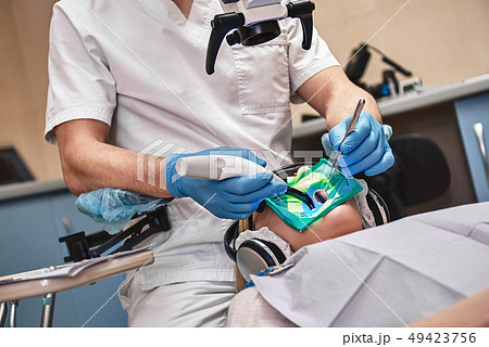 Creating the healthy smile through science and artistry. Dental treatment using the Rubber Dam 49423756