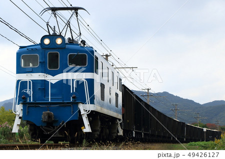 秩父鉄道デキ301号機牽引の上り鉱石貨物列車 秩父鉄道デキ301号機牽引の上り鉱石貨物列車 49426127