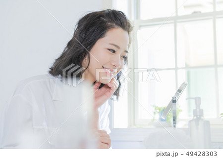 若い女性、ポートレート、ビューティーイメージ 若い女性、ポートレート、ビューティーイメージ 49428303