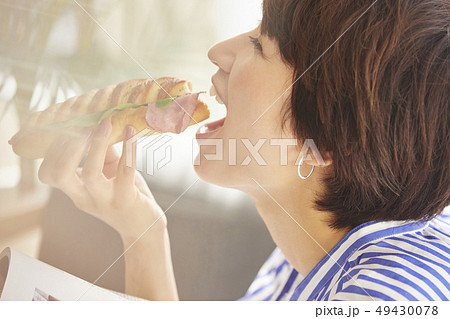 女性　ライフスタイル 49430078